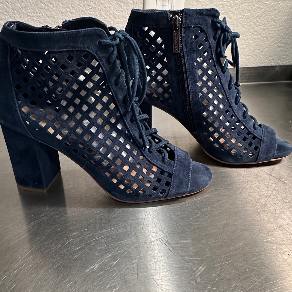 Gianni Bini Ladies Suede Leather Bootie/Shoe Pump